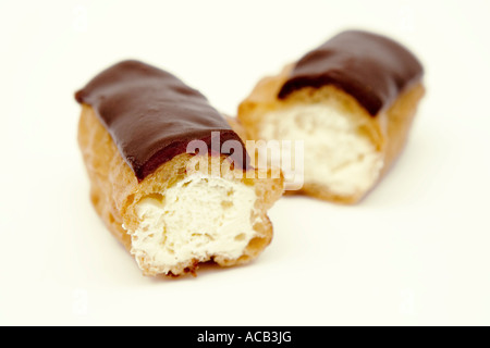 Frische Sahne Schokolade Eclair Stockfoto