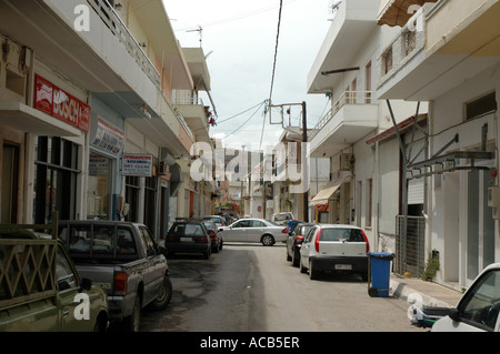 Detailreiche Straße in Kissamos (Kastelli) Stadt, griechische Insel Kreta Stockfoto