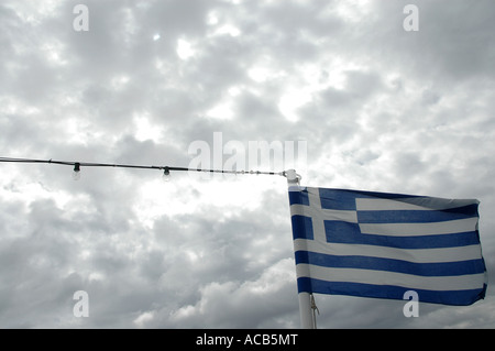Griechischen Fahnenschwingen auf dem wind Stockfoto