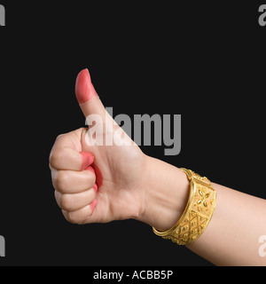 Nahaufnahme der Hand einer Frau, die eine Bharatnatyam Geste Stockfoto