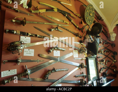 Abbotsford, Interieur, Schwert Sammlung an Wand, schottische Ränder Region, Schottland, UK, Heimat von Sir Walter Scott, Schriftsteller Stockfoto