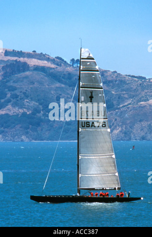 Racing Segelboot in der San Francisco Bay Stockfoto