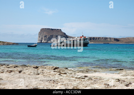 Gramvousa Insland gesehen von Balos Beach auf westlichen Gramvousa Halbinsel der Insel Kreta in Griechenland Stockfoto