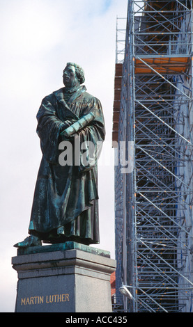 Dresden Deutschland Luther Memorial und Bau Website Wiederaufbau der Frauenkirche im Hintergrund Niedersachsen Deutschland Stockfoto