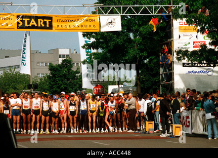 Startlinie Marathon Regensburg Bayern Deutschland Stockfoto