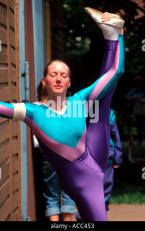 Ein junges Mädchen Konzentration vor dem Start bei einem Voltige-Turnier Stockfoto