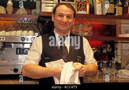 Barkeeper in Paris Stockfoto