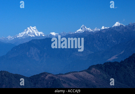 Malerische Aussicht auf die schneebedeckten Berge, gegen den blauen Himmel, Bhutan, Südasien Stockfoto