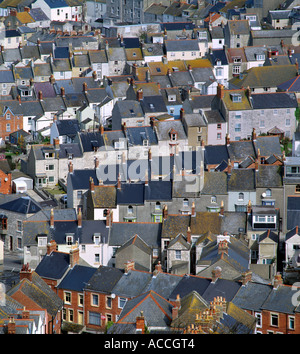 Blick hinunter auf dicht gepackten Reihenhäuser im südlichsten auf der Isle of Portland, Dorset. Stockfoto