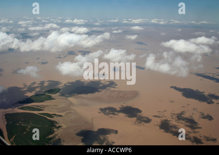 Flug über die Missionen Provinz über den Paraná-Fluss in der Nähe von Iguazu Wasserfälle, Argentinien Stockfoto