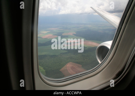 Flug über die Missionen Provinz über den Paraná-Fluss in der Nähe von Iguazu Wasserfälle, Argentinien Stockfoto