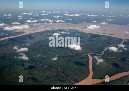 Flug über die Missionen Provinz über den Paraná-Fluss in der Nähe von Iguazu Wasserfälle, Argentinien Stockfoto