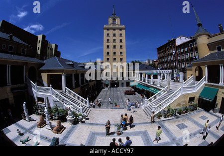 Madrid-Flohmarkt El Rastro am Sonntag Stockfoto