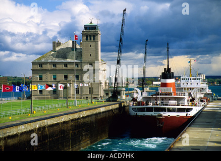 Great Lake Frachter so sperren, Sault Ste Marie, Michigan Stockfoto