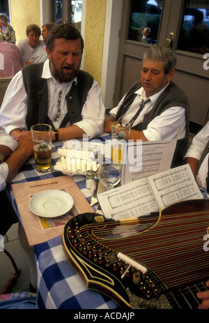 Deutsche Männer, männliche Sänger, Sänger, Gesang, Kloster Andechs, Andechs, Bayern, Deutschland, Europa Stockfoto