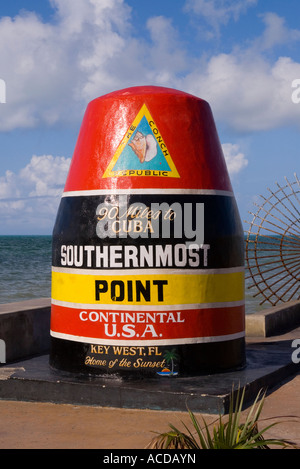 Die südlichste Boje von Point in Key West, Florida Keys, markiert den südlichsten Punkt des US-amerikanischen Kontinents. Stockfoto