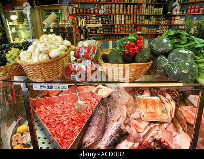 Verschiedene Meeresfrüchte und Gemüse in kleine Stockholm Familie Markt Stockfoto