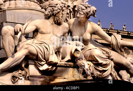 Vienna Austria Parlament neoklassischen österreichischen Geschichte historische Statue Skulptur Stockfoto