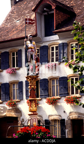 Der Schweiz Le Landeron halbe Holz historische Stadt Blumen Frankreich Teil Französisch sprechende Sprache, Rede, Zunge Stockfoto