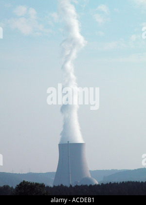 Atomkraftwerk-ÖHU Landshut Kernkraft Kühlturm Stockfoto