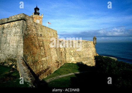 Jetzt zum UNESCO-Weltkulturerbe gehört, La Fortaleza San Juan, Puerto Rico, vor Invasionen vom Meer geschützt. Stockfoto