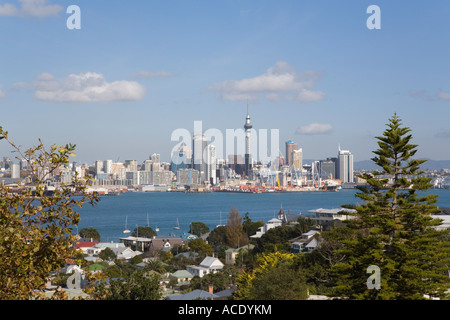 Blick zum östlichen Skyline von Auckland vom Mount Victoria in Devonport über Waitemata Harbour Stockfoto