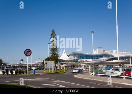 Internationaler Flughafen Ankünfte Abflüge terminal Gebäude Straße für "City of Sails" Auckland Nordinsel Neuseeland Stockfoto