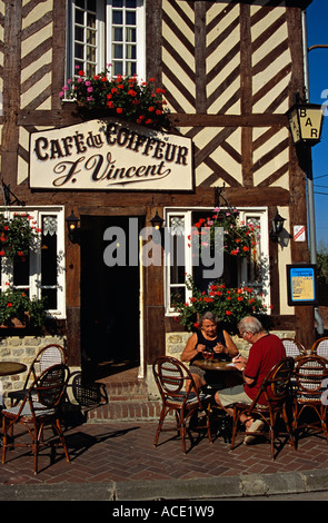 Cafe du Coiffeur, Beuvron-En-Auge, Normandie, Frankreich Stockfoto