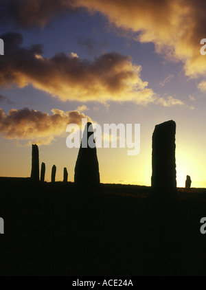 dh RING OF BRODGAR ORKNEY Mittsommer Sonnenuntergang neolithischen stehenden Steinen Ring Dämmerung Stockfoto