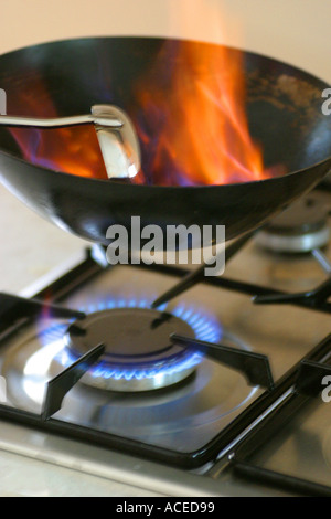 Pfanne auf Feuer Stockfoto