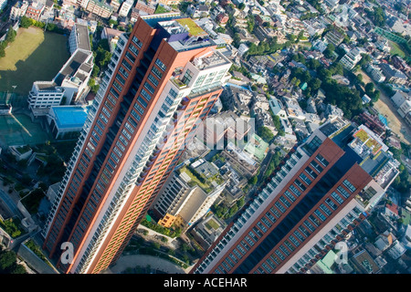 Zwei Türme von Hochhäusern in der Nähe von Roppongi Hills in Tokio Komplex Stockfoto