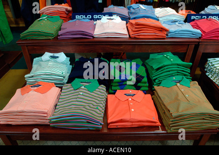 Golf Poloshirts von Ralph Lauren in New York Golf Center Stockfoto