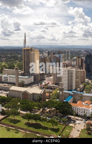 Zentralen Nairobi von oben KICC, Geschäfts- und Einkaufszentren mit Heiligen Familie Kathedrale und Rathaus im Vordergrund Stockfoto