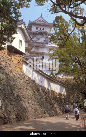 Blick auf den Hauptturm der Burg des Weißen Reihers, auch bekannt als Himeji Castle, im Zentrum von Honshu, Hyogo, Japan. Stockfoto