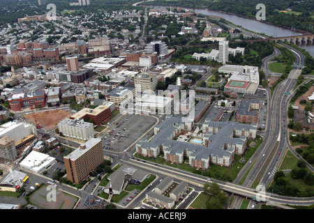 Luftaufnahme von New Brunswick, New Jersey, der Heimat der Rutgers Universität Stockfoto
