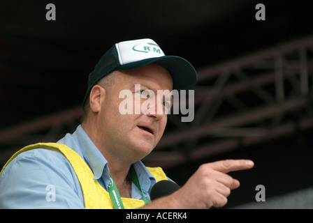 Bob Crow (1961-2014) anlässlich der TUC März für Arbeitsplatz Gerechtigkeit, Trafalgar Square, London, UK.  Mayday 1. Mai 2006. Stockfoto