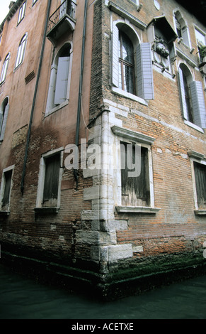 Italienische Architektur Gebäude plus Wasser Flüsse in Venedig Italien Stockfoto