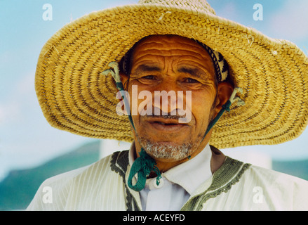 Marokko-Höhlen des Herkules Mann trägt Sombrero Stockfoto