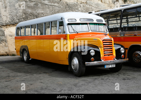 Alten gelben Bus in Malta Stockfoto