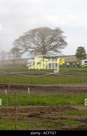 Air Ambulance Teilnahme an Motocross-event Stockfoto