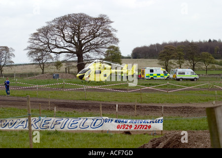 Air Ambulance Teilnahme an Motocross-event Stockfoto