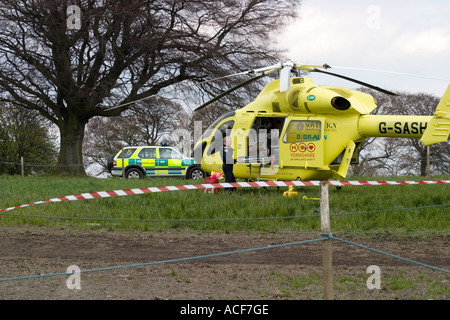 Air Ambulance Teilnahme an Motocross-event Stockfoto