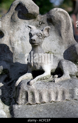 Das Grab eines Hundes auf dem Cimetière des Chiens in Paris Stockfoto