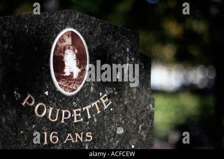 Das Grab von Poupette auf dem Cimetière des Chiens in Paris Stockfoto