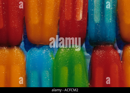 Reihen von bunten schmelzenden Eis am Stiel auslegen im Sommer Heizen Lake Pleasant Bothell Washington State USA Stockfoto