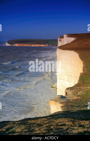 Blick entlang der Prachtnelke Kreidefelsen, Strand von Seaford Kopf, South Downs Way, 7 Schwestern Klippen, Sussex, England, Großbritannien, Stockfoto