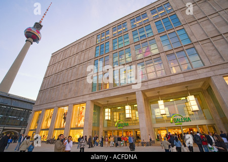 Berlin Alexanderplatz Galeria Kaufhof Lagerhalle wiedereröffnet kann 2006 von den Architekten Josef Paul Kleihues und Jan Kleihues wiederaufzubauen. Stockfoto