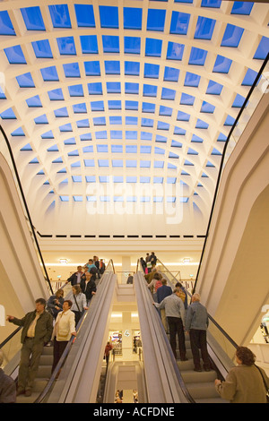 Berlin Alexanderplatz Galeria Kaufhof Lagerhalle wiedereröffnet kann 2006 von den Architekten Josef Paul Kleihues und Jan Kleihues wiederaufzubauen. Stockfoto