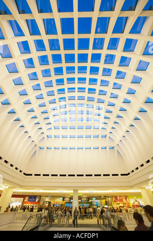 Berlin Alexanderplatz Galeria Kaufhof Lagerhalle wiedereröffnet kann 2006 von den Architekten Josef Paul Kleihues und Jan Kleihues wiederaufzubauen. Stockfoto