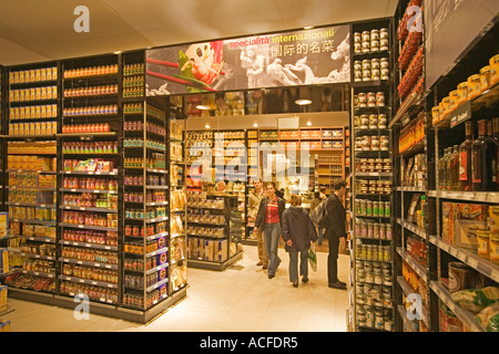 Berlin Alexanderplatz Galeria Kaufhof Lagerhalle wiedereröffnet kann 2006 von den Architekten Josef Paul Kleihues und Jan Kleihues wiederaufzubauen. Stockfoto